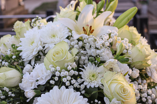 Everything You Need to Know Before Sending Fresh Flowers as a Sympathy or Condolence Gift